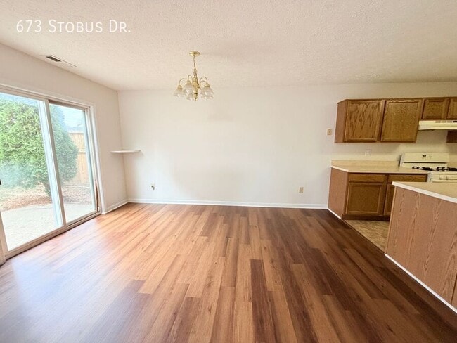 Building Photo - 673 Stobus Dr