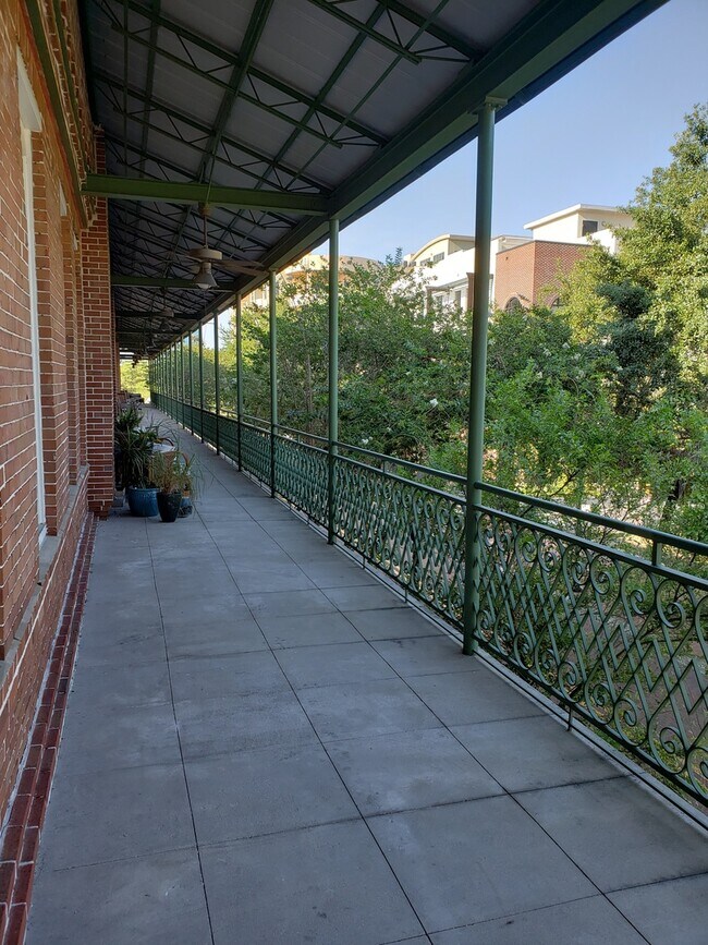 Foto del edificio - 1229 N Franklin St