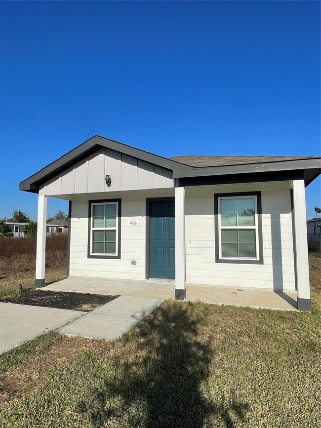 Building Photo - 958 Rd 5702