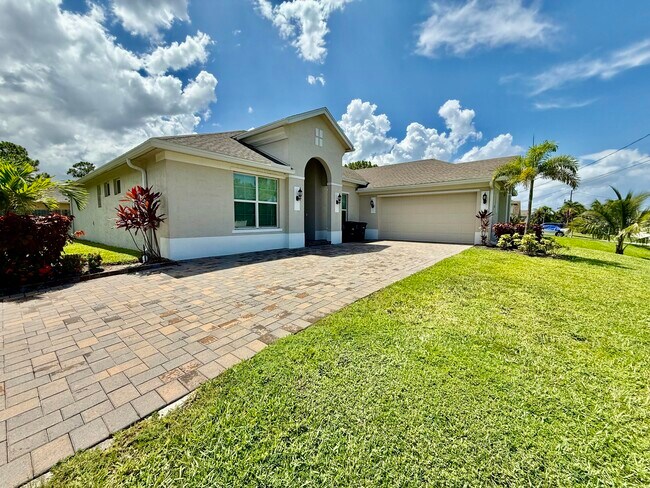 Building Photo - 293 SW Ridgecrest Dr