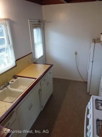 Building Photo - 242 N 5th St