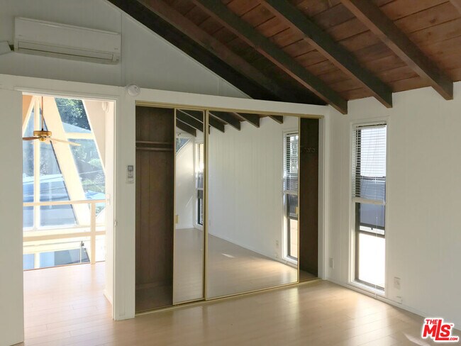 Foto del edificio - 8437 Ridpath Dr