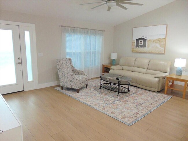 Foto del edificio - 451 Tanager Rd