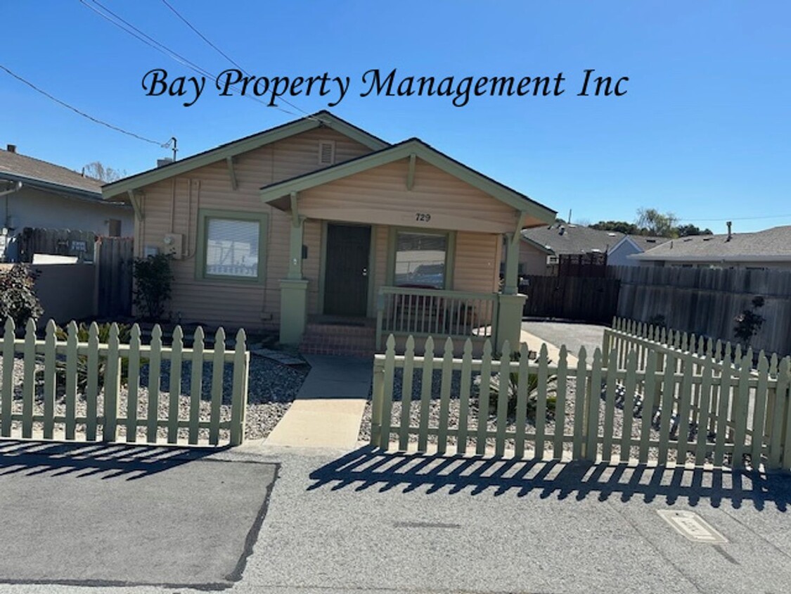 Primary Photo - Fully furnished 3 bedroom 2 bath home in S...