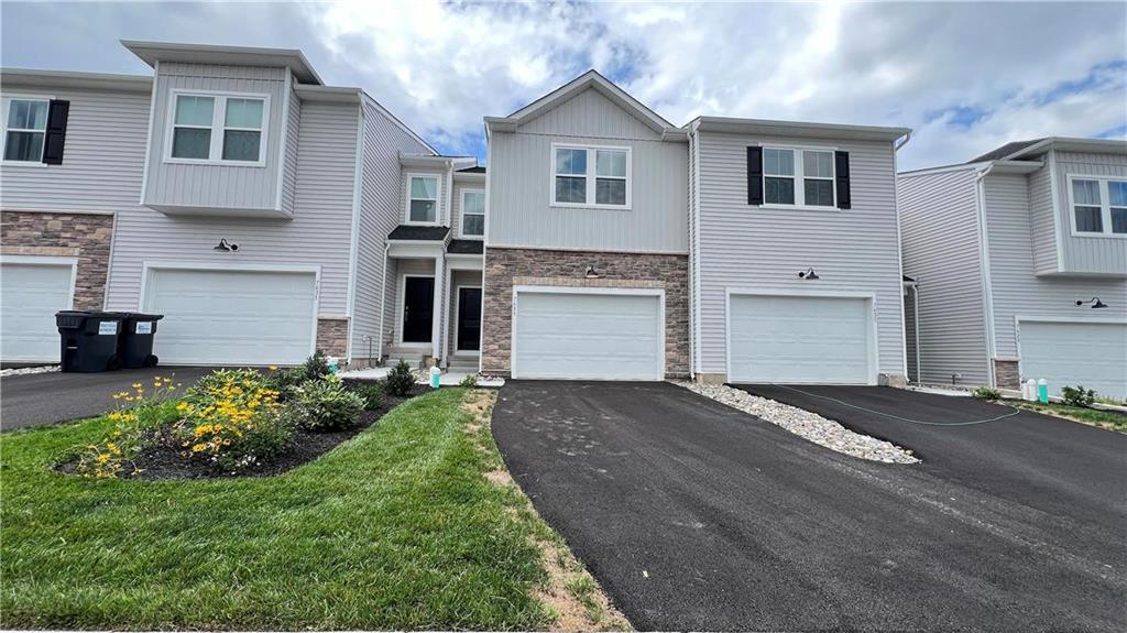 Foto principal - 7633 Clayton Ave