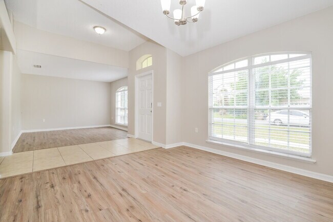 Building Photo - 903 Bonneville Ln