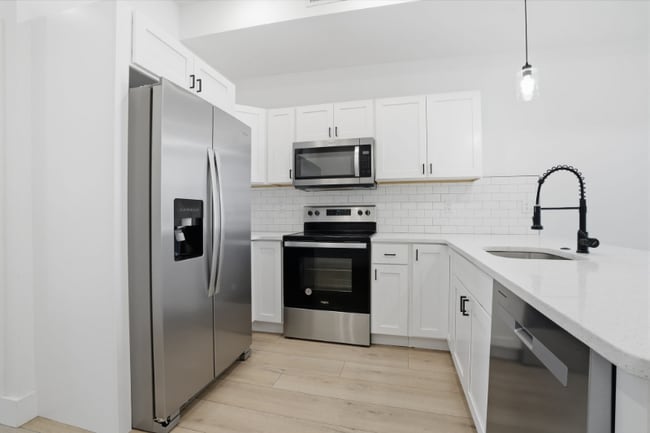 Photo - 147-149 N Gross St Apartment