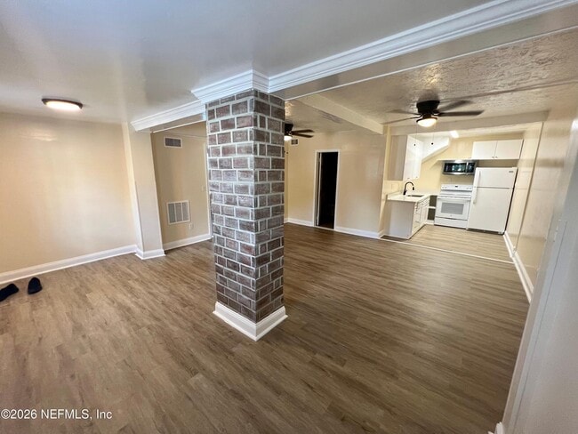 Foto del edificio - 2705 Riverside Ave