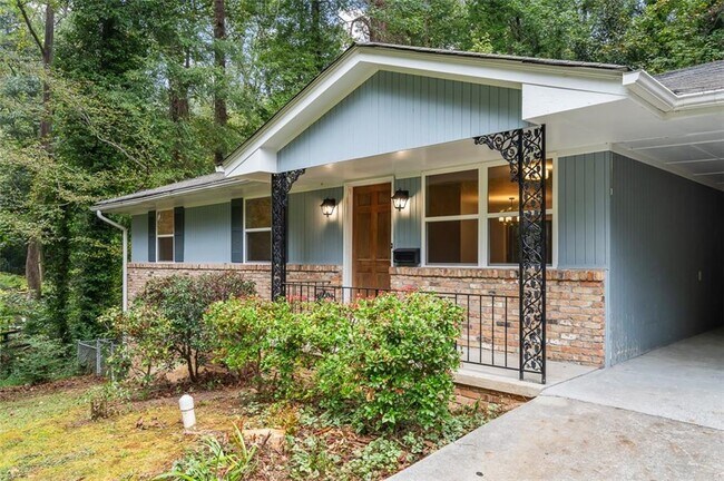 Foto del edificio - 2214 Dogwood Ln NE