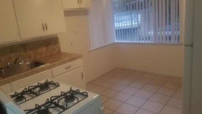 Foto del edificio - 14590 Big Basin Way