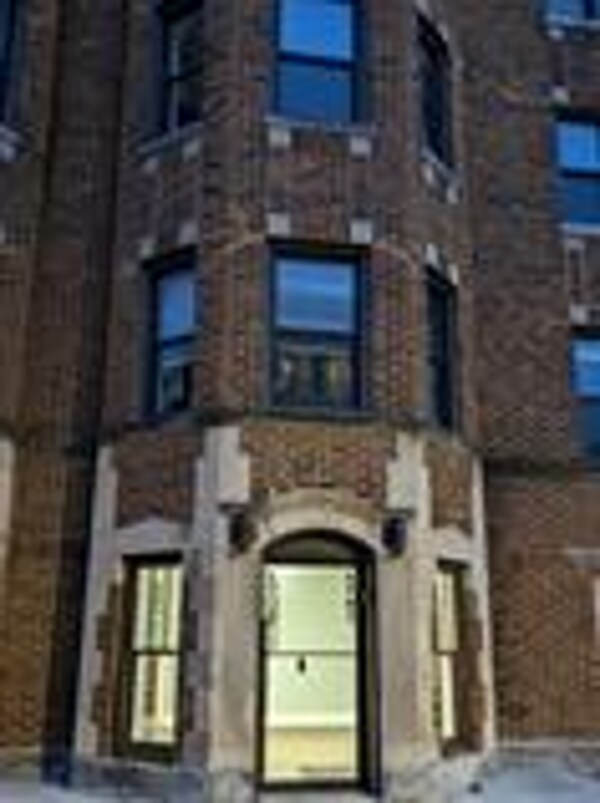 Primary Photo - 4611 S Drexel Blvd