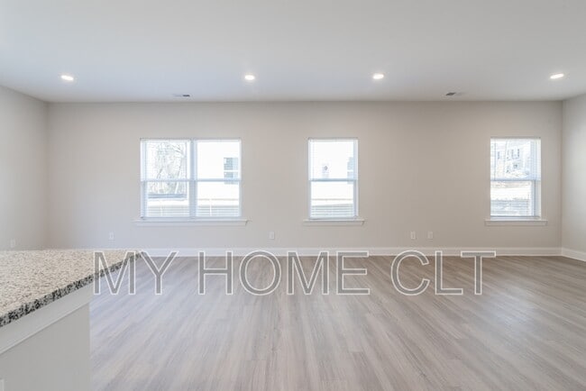 Building Photo - 3632 Trull St