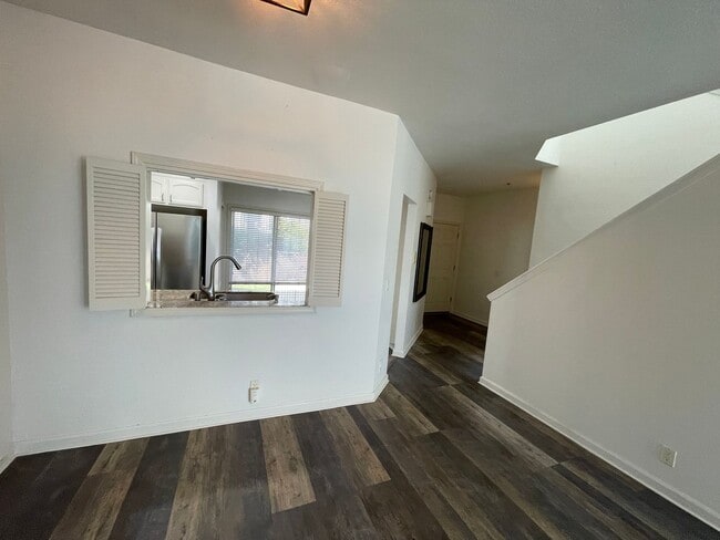 Building Photo - Welcome to this beautiful 2-bedroom, 2.5-b...