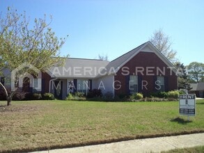 Building Photo - 109 Greenwood Ln