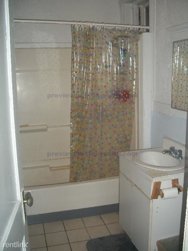 Building Photo - 463 Park Dr