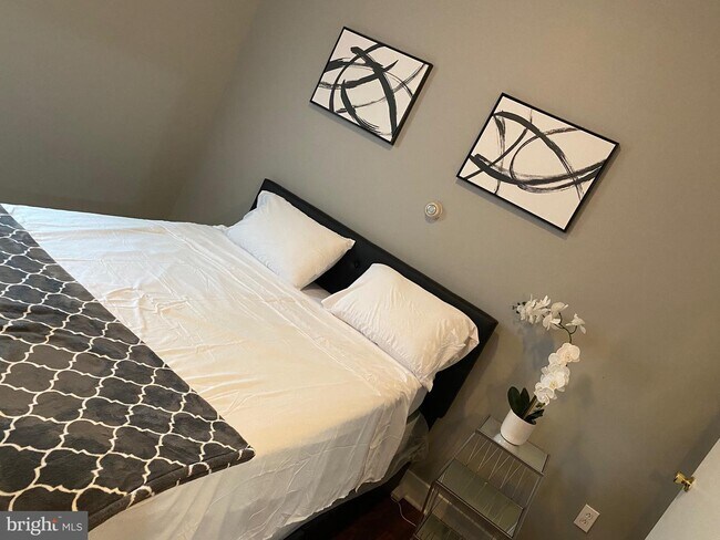 Foto del edificio - 5035 Torresdale Ave