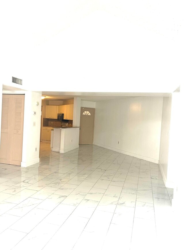 Foto del edificio - 6296 NW 186th St