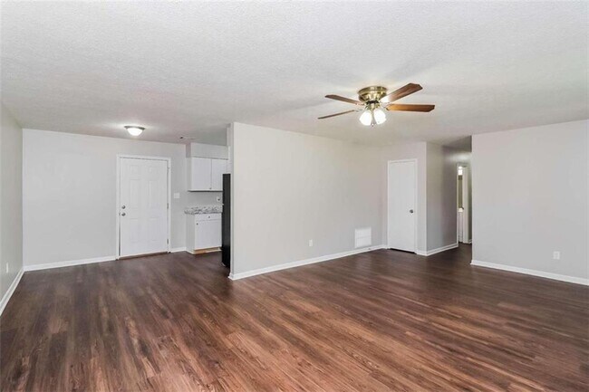 Building Photo - 2700 Aruba Dr