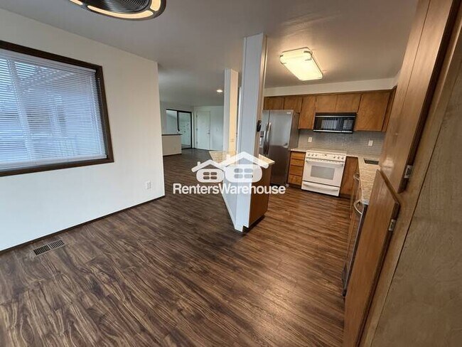 Foto del edificio - Available Now!