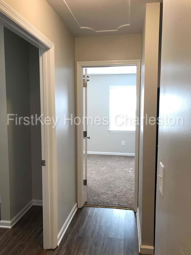 Building Photo - 5531 Buskirk Ave