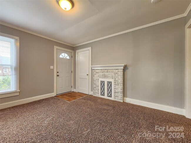 Building Photo - 816 S Ridge Ave