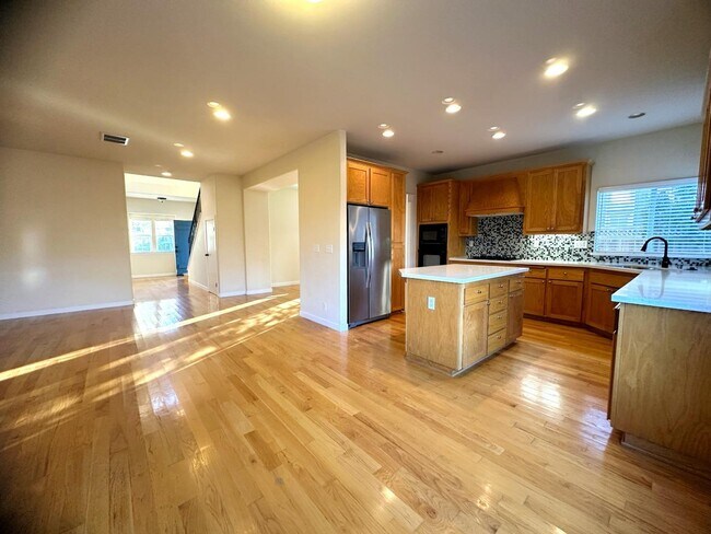 Foto del edificio - 841 Lawrence Dr