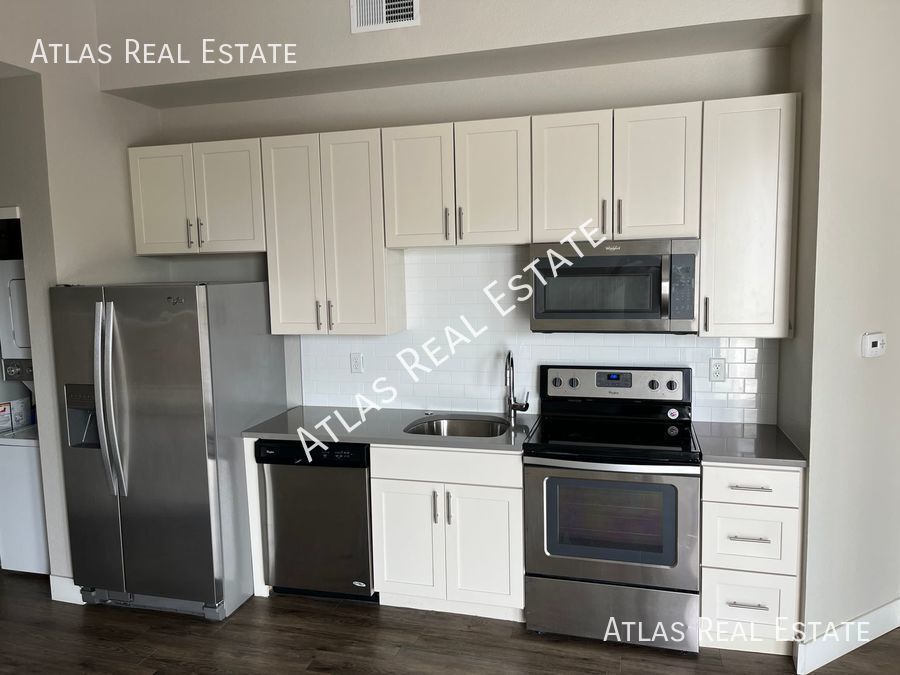 Primary Photo - 2 Bed 1 Bath Apartment with Walkout Deck, ...