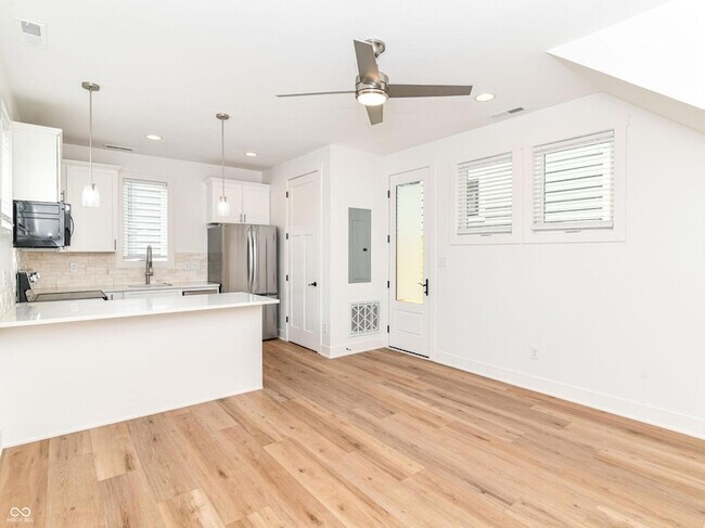 Foto del edificio - 717 E 27th St