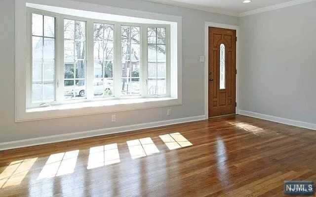 Foto del edificio - 351 Merritt Ave