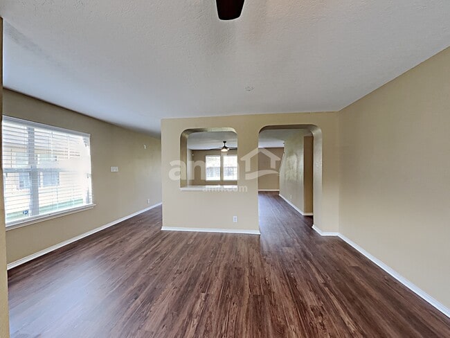 Building Photo - 1303 Range Fld