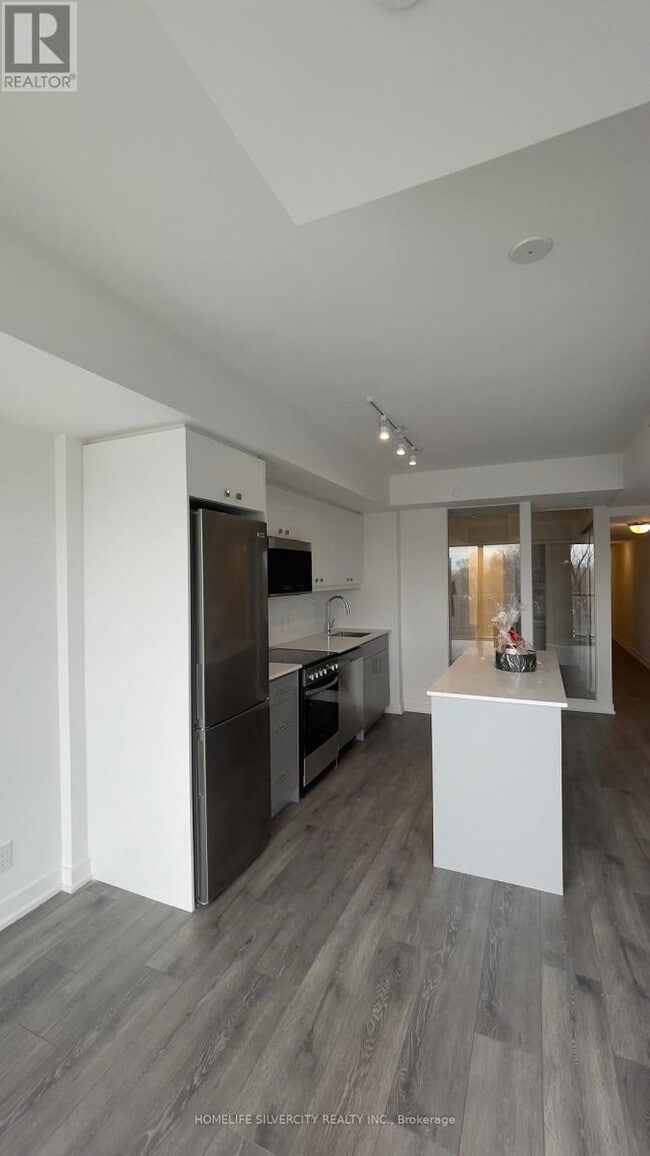 Building Photo - 2 Manderley Dr