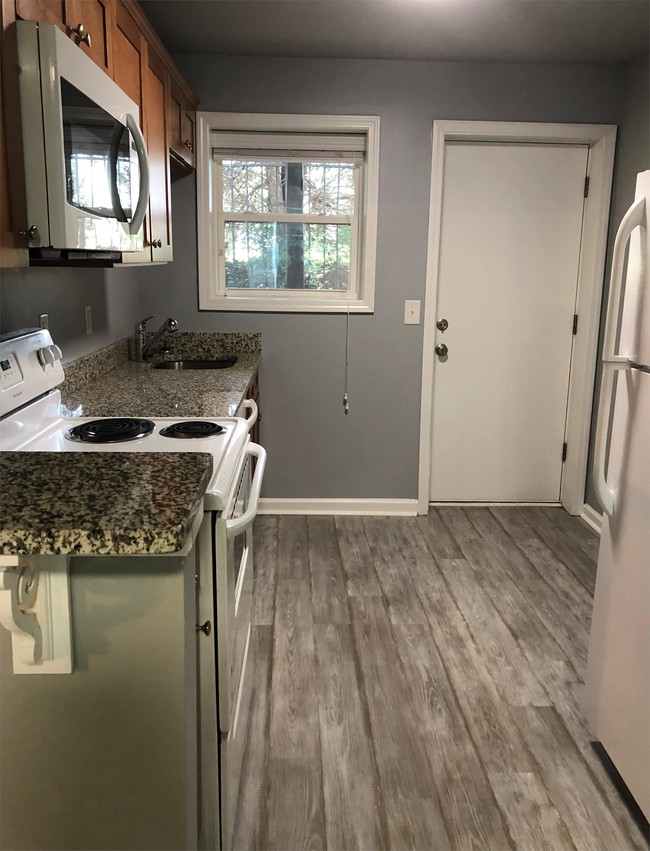 Building Photo - 271 Glen Iris Dr NE