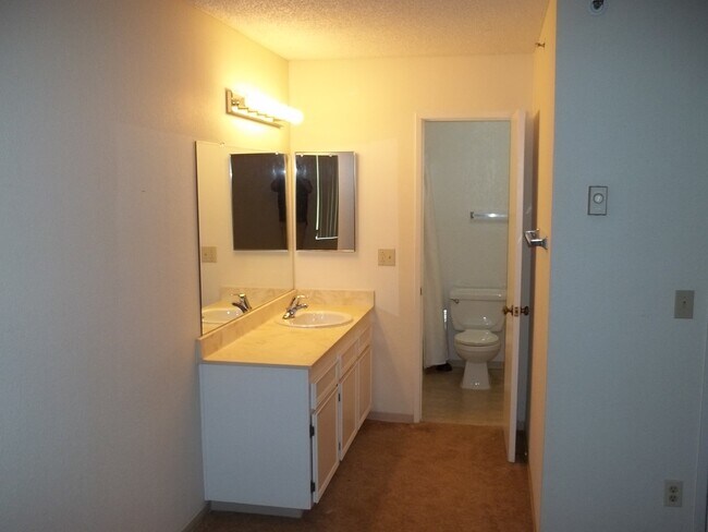Building Photo - La Mesa Parkway Point 1 Bedroom 1 Bath
