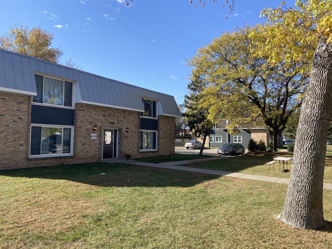 Primary Photo - 2219 Marwood Dr