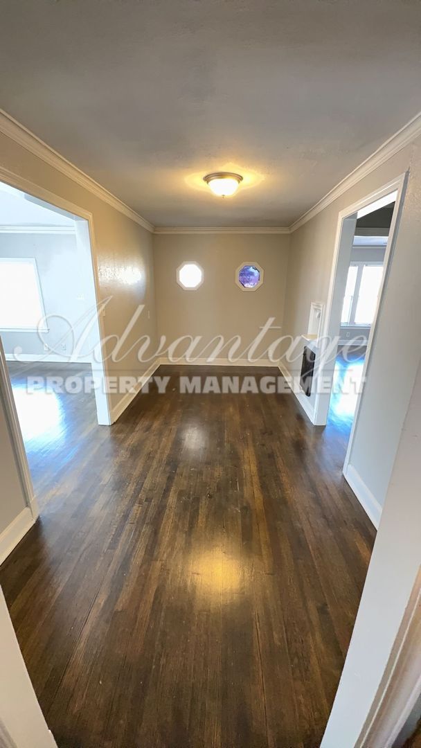 Foto del edificio - Newly Renovated Duplex in Oakhaven - OPEN ...