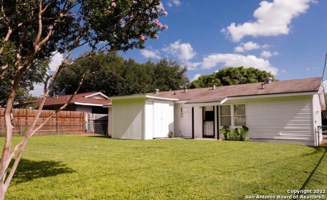 Building Photo - 419 Anton Dr