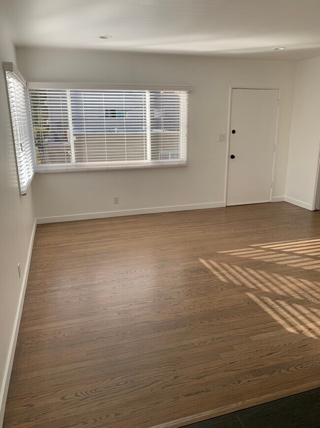 Sala de estar - 3466 Glendon Ave