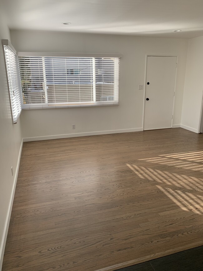 Living room - 3466 Glendon Ave