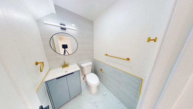 Foto del edificio - BEAUTIFUL 2 BED | Split Level| Feels Like Home