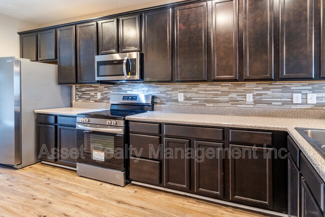 Building Photo - 7225 Deer Springs Way