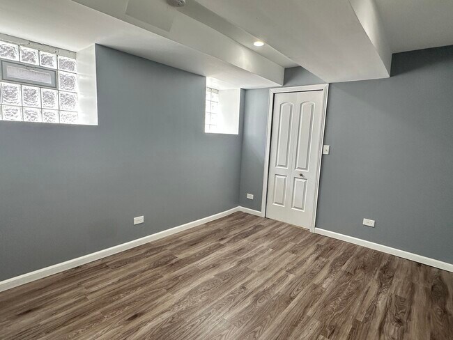 Foto del edificio - 419 E 44th St