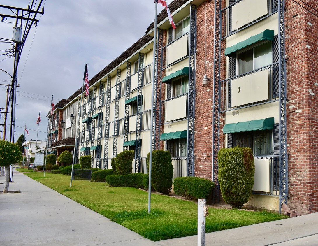 Primary Photo - 13400 Cordary Ave