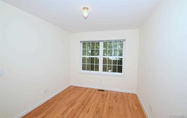 Foto del edificio - 74 Firwood Rd