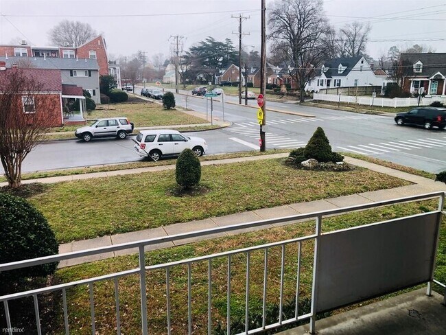 Foto del edificio - 4500 Grove Ave