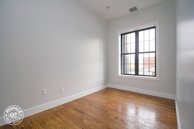 Building Photo - 852 Rogers Ave
