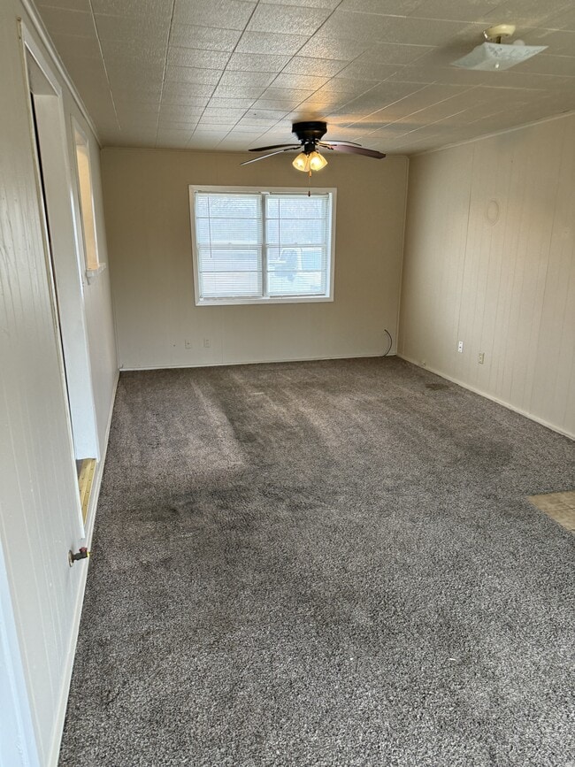 Foto del edificio - 182 Garrett Dr