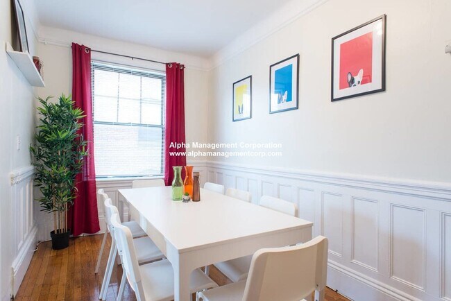 Foto del edificio - No Brokers Fee. Heat and Hot Water Include...