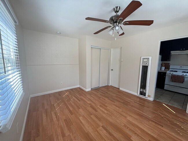 Foto del edificio - 4172-4176 CHEROKEE AVENUE