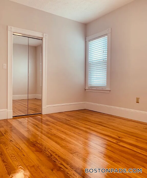 Building Photo - 108 Buttonwood St