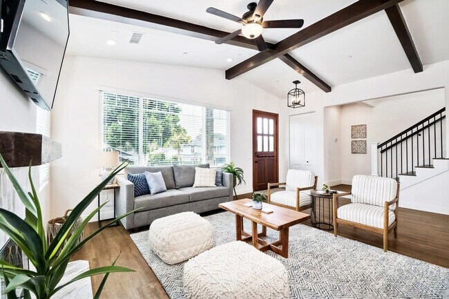 Building Photo - 541 San Dieguito Dr